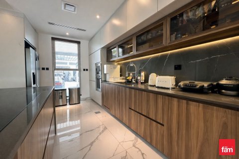 Villa en Dubai, 4 dormitorios, 243.2 m², № 99470 - foto 8