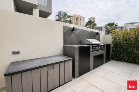 Villa en Dubai, 4 dormitorios, 243.2 m², № 99470 - foto 9