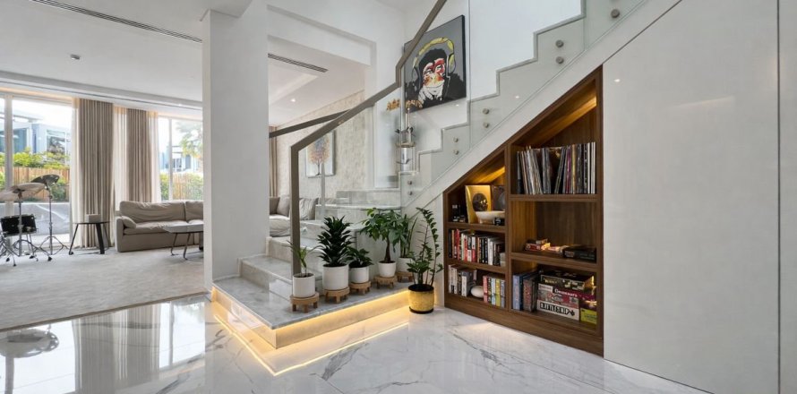 Villa en Dubai, 4 dormitorios, 243.2 m², № 99470