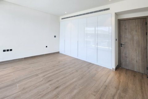 Villa in Dubai Land, Dubai 5 bedrooms, 384.62 sq.m. № 136541 - photo 18