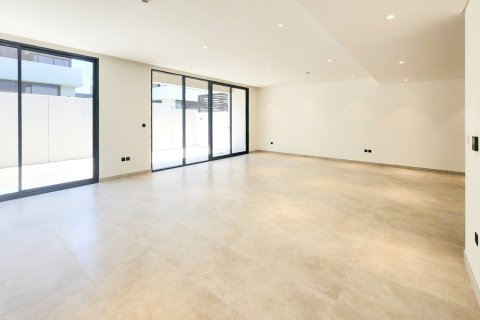 Villa in Dubai Land, Dubai 5 bedrooms, 384.62 sq.m. № 136541 - photo 13