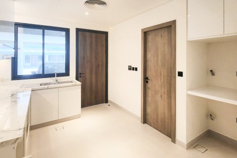 Villa in Dubai Land, Dubai 5 bedrooms, 384.62 sq.m. № 136541 - photo 14