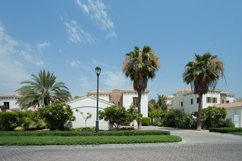 Villa in Jumeirah Golf Estates, Dubai 5 bedrooms, 9393.52 sq.m. № 142088 - photo 8