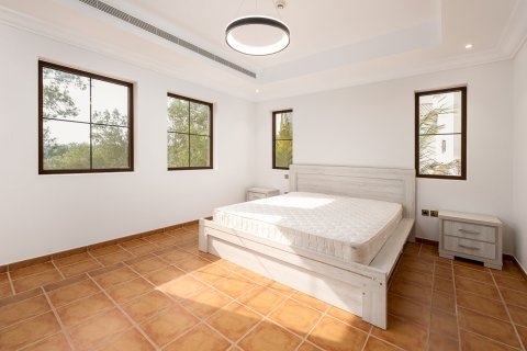 Villa in Jumeirah Golf Estates, Dubai 5 bedrooms, 9393.52 sq.m. № 142088 - photo 23