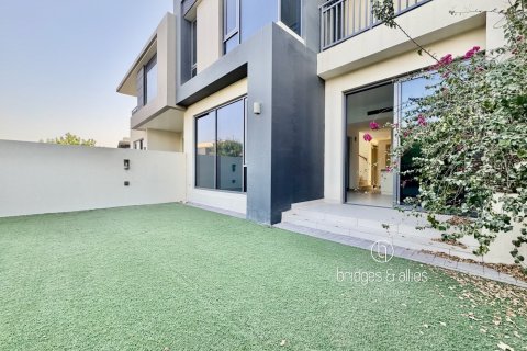 Снять в аренду виллу в Дубай Хилс Эстейт, Дубай: 4 спальни, 202м², № 90899 - фото 3