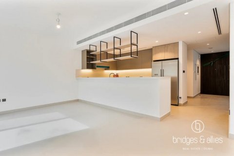 Снять в аренду виллу в Tilal Al Ghaf, Дубай: 3 спальни, 140м², № 90909 - фото 2