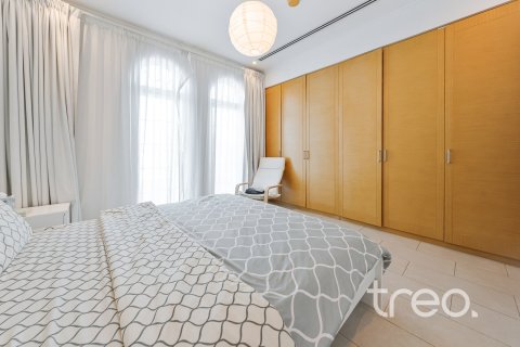 Villa in Legacy, Jumeirah Park, Dubai 4 bedrooms, 314.01 sq.m. № 134678 - photo 5