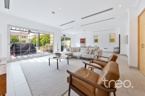 Villa in Legacy, Jumeirah Park, Dubai 4 bedrooms, 314.01 sq.m. № 134678 - photo 29