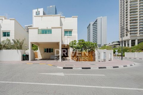 Купить виллу в Джумейра Вилладж Серкл, Дубай: 4 спальни, 372м², № 19697 - фото 1