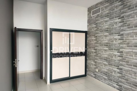 Apartment in Glitz, Dubai Studio City, Dubai 3 bedrooms, 126 sq.m. № 19685 - photo 3