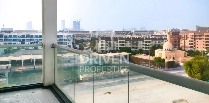 Apartment in Glitz, Dubai Studio City, Dubai 3 bedrooms, 126 sq.m. № 19685