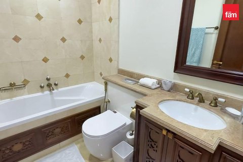 Apartment in Old Town, Dubai 4 bedrooms, 288.6 sq.m. № 141948 - photo 13