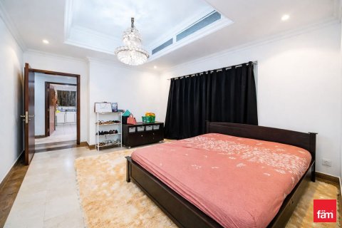 Villa in Jumeirah Islands, Dubai 4 bedrooms, 815.4 sq.m. № 94893 - photo 13