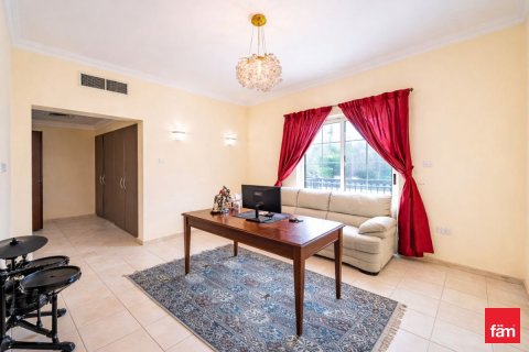 Villa in Jumeirah Islands, Dubai 4 bedrooms, 815.4 sq.m. № 94893 - photo 11