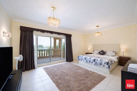 Villa in Jumeirah Islands, Dubai 4 bedrooms, 815.4 sq.m. № 94893 - photo 10