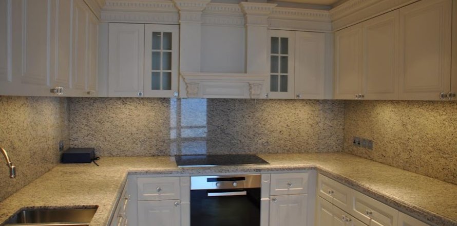 Здание в Дубае, 3 спальни, 216м², № 3716