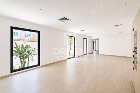 Villa à Umm Suqeim, Dubai, 4 chambres, 408.31 m², № 128639