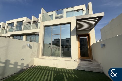 Adosado en Al Furjan, Dubai, 4 dormitorios, 152 m², № 91429
