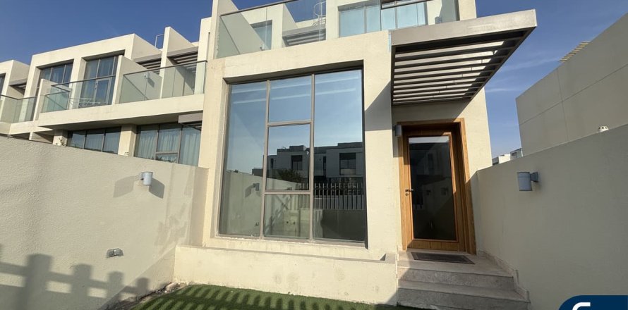 Adosado en Al Furjan, Dubai, 4 dormitorios, 152 m², № 91429