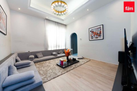 Villa en Dubai, 7 dormitorios, 1073.2 m², № 85885 - foto 8