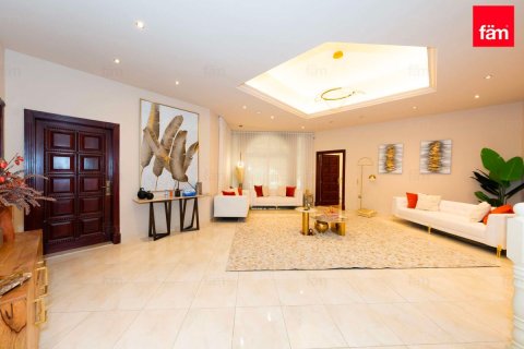 Villa en Dubai, 7 dormitorios, 1073.2 m², № 85885 - foto 6