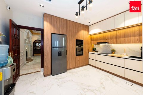 Villa en Dubai, 7 dormitorios, 1073.2 m², № 85885 - foto 10