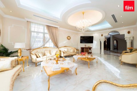 Villa en Dubai, 7 dormitorios, 1073.2 m², № 85885 - foto 4