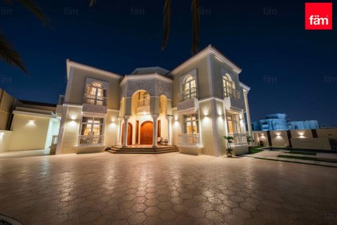 Villa en Dubai, 7 dormitorios, 1073.2 m², № 85885