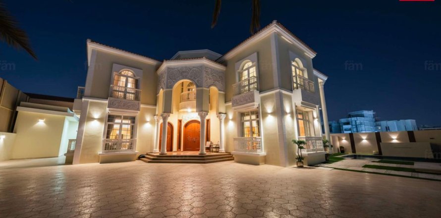 Villa en Dubai, 7 dormitorios, 1073.2 m², № 85885