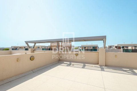 Villa in Meydan, Dubai 4 bedrooms, 219.34 sq.m. № 135554 - photo 6