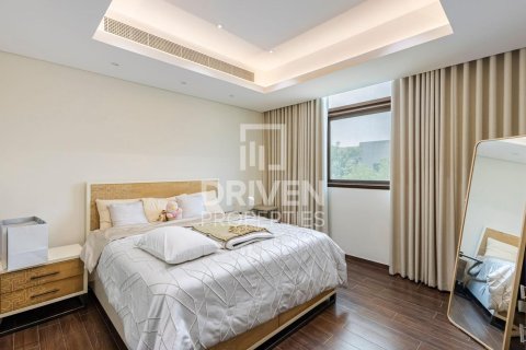 Villa in Meydan, Dubai 4 bedrooms, 219.34 sq.m. № 135554 - photo 19