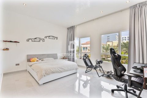 Villa in Jumeirah Village Triangle, Dubai 5 bedrooms, 705 sq.m. № 15112 - photo 17