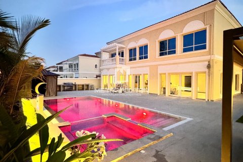Villa in Jumeirah Village Triangle, Dubai 5 bedrooms, 705 sq.m. № 15112 - photo 1
