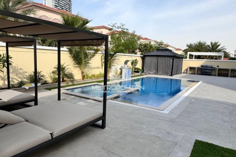 Villa in Jumeirah Village Triangle, Dubai 5 bedrooms, 705 sq.m. № 15112 - photo 2