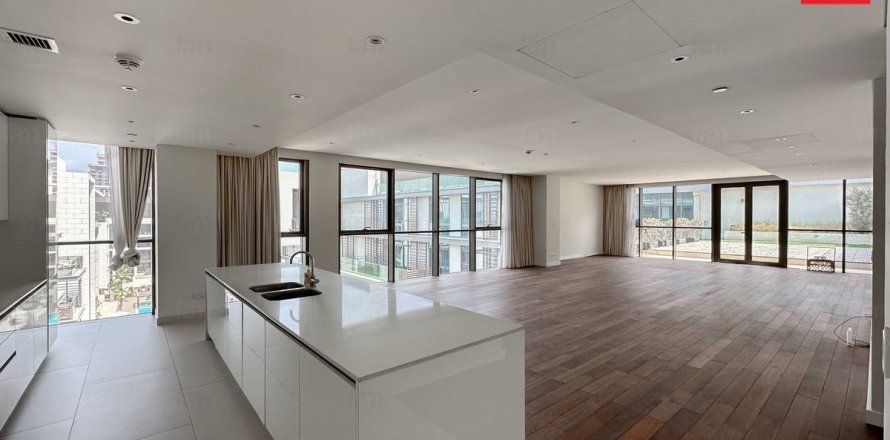 Apartment in Al Wasl, Dubai 4 bedrooms, 392 sq.m. № 55219