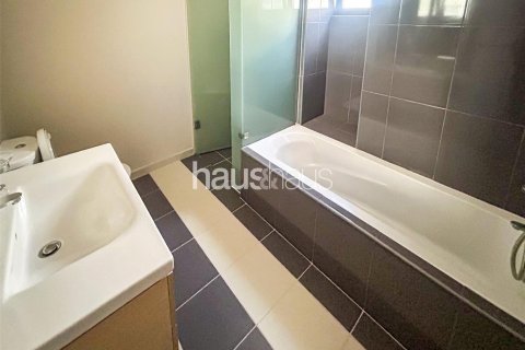 Townhouse in DAMAC Hills (Akoya by DAMAC), Dubai 3 bedrooms, 191 sq.m. № 43955 - photo 11