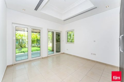 Villa en Al Furjan, Dubai, 4 dormitorios, 689.7 m², № 16651 - foto 2