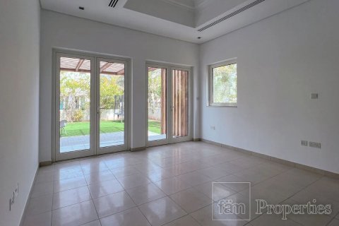 Villa en Al Furjan, Dubai, 4 dormitorios, 689.7 m², № 16651 - foto 5