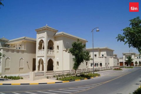 Villa en Al Furjan, Dubai, 4 dormitorios, 689.7 m², № 16651 - foto 1