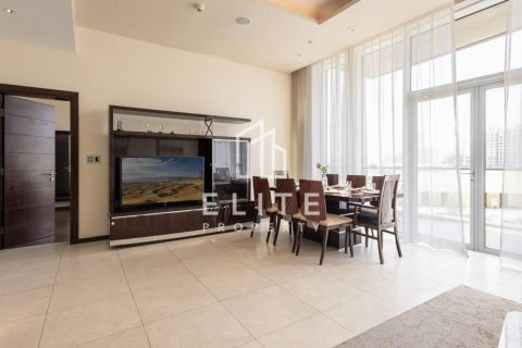 Снять в аренду квартиру в Tiara Residences, Пальма Джумейра, Дубай: 2 спальни, 156м², № 89643 - фото 2