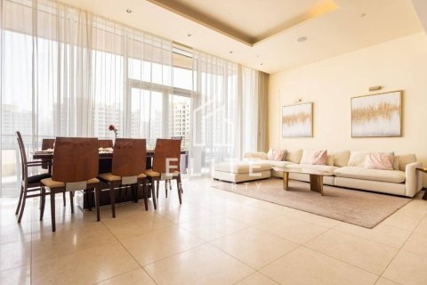 Снять в аренду квартиру в Tiara Residences, Пальма Джумейра, Дубай: 2 спальни, 156м², № 89643 - фото 9