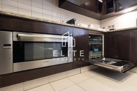 Снять в аренду квартиру в Tiara Residences, Пальма Джумейра, Дубай: 2 спальни, 156м², № 89643 - фото 15