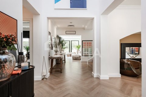 Villa in Jumeirah Islands, Dubai 4 bedrooms, 488 sq.m. № 135283 - photo 11