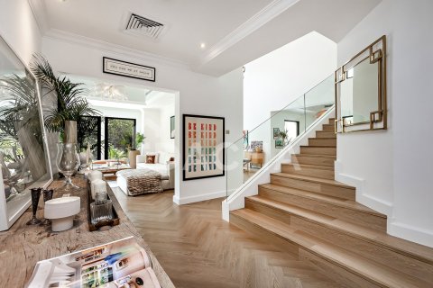 Villa in Jumeirah Islands, Dubai 4 bedrooms, 488 sq.m. № 135283 - photo 13