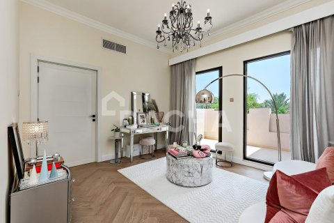 Villa in Jumeirah Islands, Dubai 4 bedrooms, 488 sq.m. № 135283 - photo 29