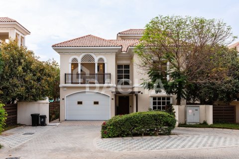 Купить виллу в Dubai Land, Дубай: 4 спальни, 640м², № 111582 - фото 7