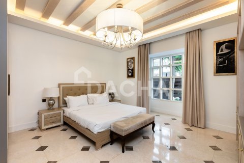 Купить виллу в Dubai Land, Дубай: 4 спальни, 640м², № 111582 - фото 18