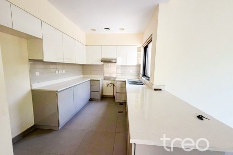 Villa in Dubai Hills Estate, Dubai 4 bedrooms, 228.63 sq.m. № 138103 - photo 11