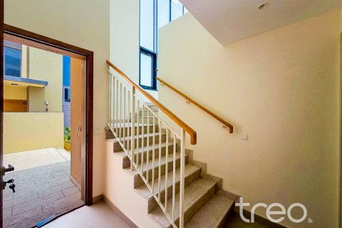 Villa in Dubai Hills Estate, Dubai 4 bedrooms, 228.63 sq.m. № 138103 - photo 5
