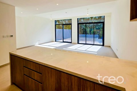 Villa en Mudon, Dubai, 3 dormitorios, 218.41 m², № 138113 - foto 2